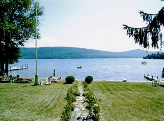 lakeview_front_lawn_1